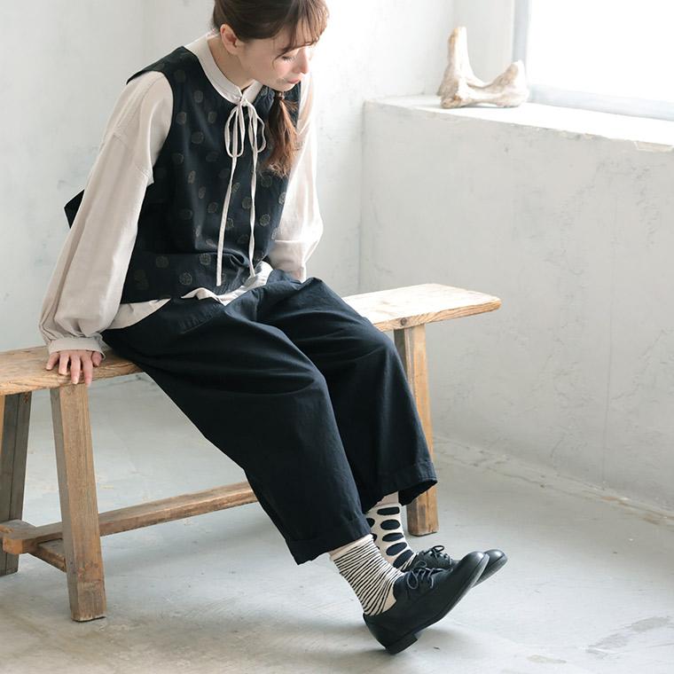 soulberry（ソウルベリー） O.W.N モノトーンなドット刺繍ベスト