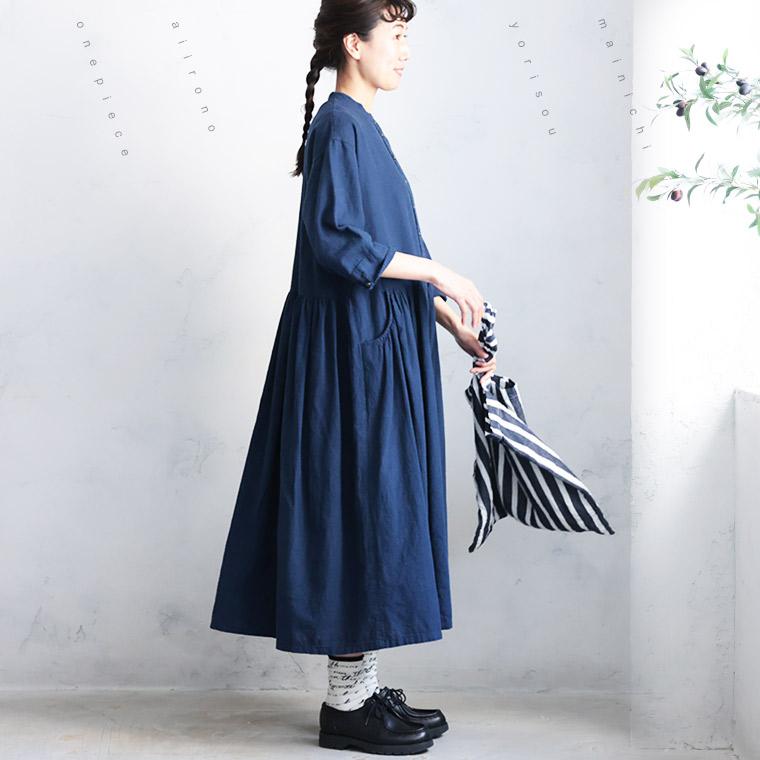 【ついに再入荷！】あしたのふく まいにち寄り添う、藍色のワンピース。 レディース ロング フレア Aライン ノーカラー バンドカラー 七分袖 7分袖 五分袖 5分袖の画像