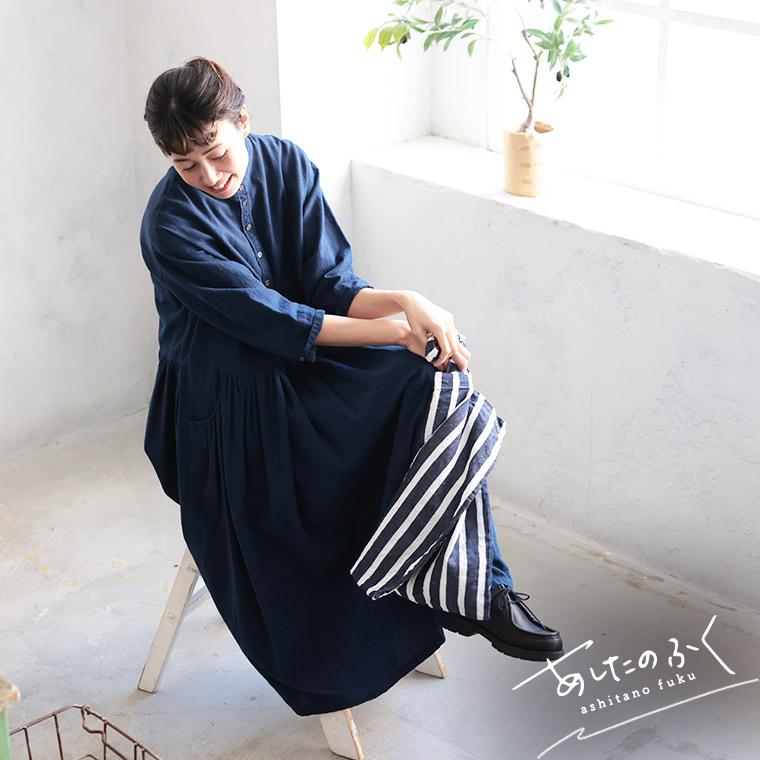 【ついに再入荷！】あしたのふく まいにち寄り添う、藍色のワンピース。 レディース ロング フレア Aライン ノーカラー バンドカラー 七分袖 7分袖 五分袖 5分袖の画像