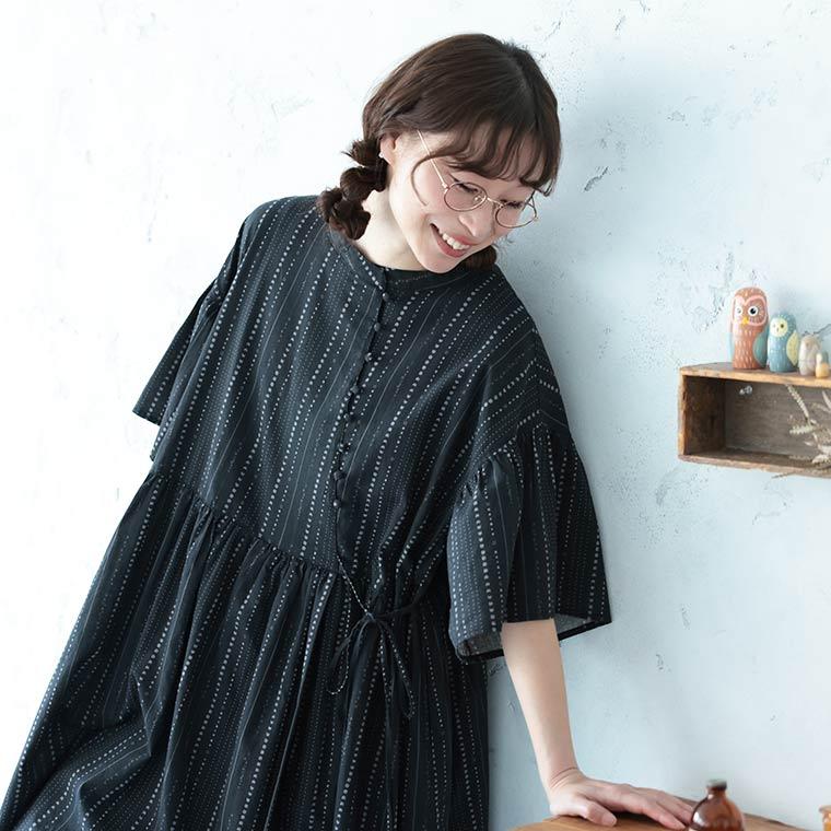 ふくろうと月 星月夜のワンピース レディース ロング フレア Aライン 五分袖 5分袖 半袖 ベルスリーブ 麻混 リネン混 小紋柄 水玉 ドット ストライプ トップスの画像