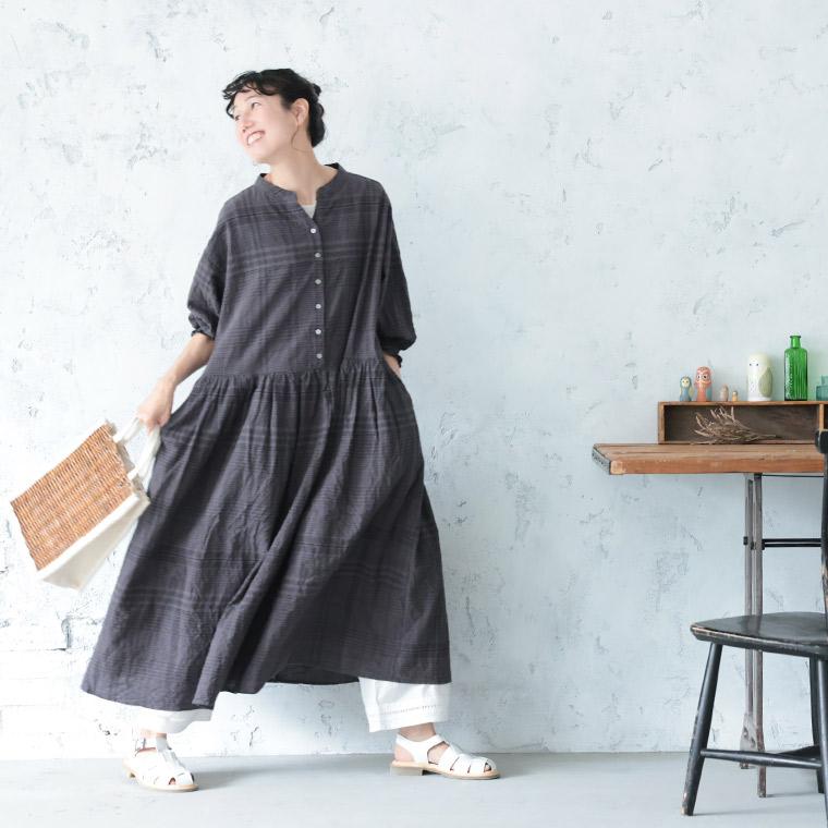 ふくろうと月 ニュアンスチェックな夏のワンピース レディース ロング フレア Aライン 七分袖 7分袖 パフスリーブ キーネックの画像