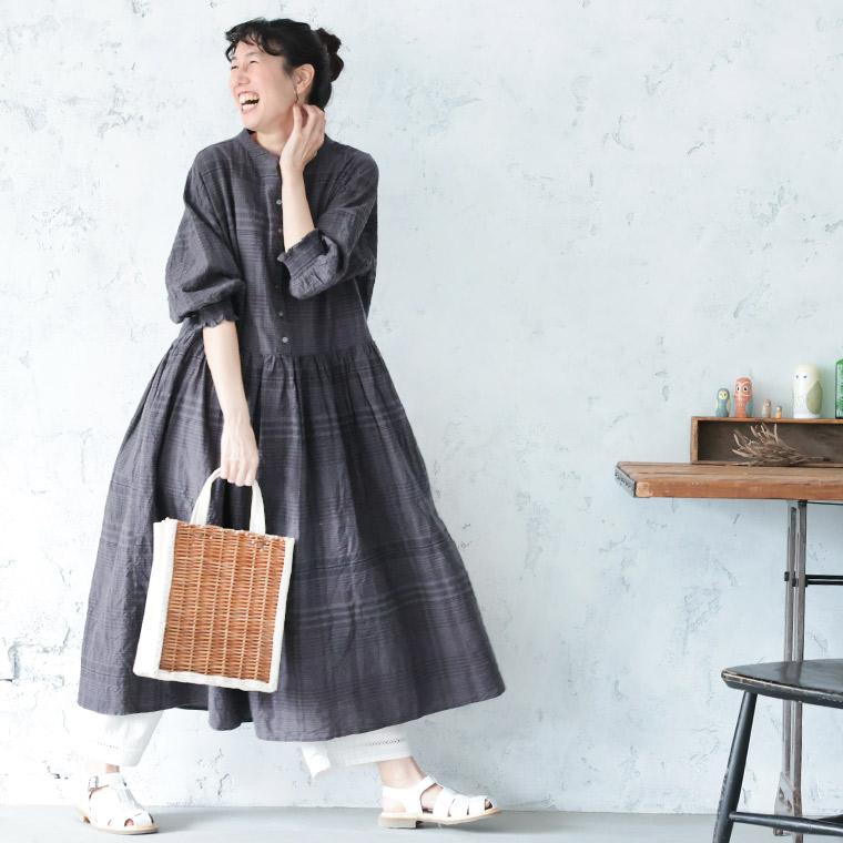 ふくろうと月 ニュアンスチェックな夏のワンピース レディース ロング フレア Aライン 七分袖 7分袖 パフスリーブ キーネックの画像