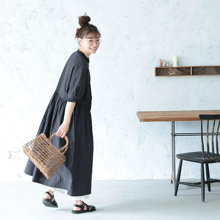 ふくろうと月 ひっそり黒ストライプのワンピース レディース ロング フレア Aライン 五分袖 5分袖 半袖 麻混 リネン混の画像