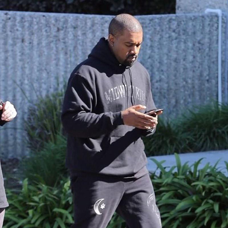 Midwest Kids ミッドウエスト キッズ Logo Hoodie パーカー スウェット メンズ レディース Kanye West カニエ ウェスト アーティスト ロゴ ブラック 黒 M L Xl Mid1 Soulstyle ソウルスタイル 通販 Yahoo ショッピング