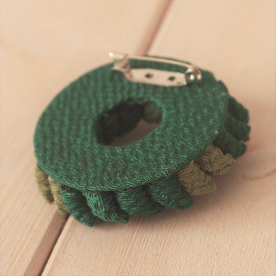 No 03 クリスマスブローチ ちりめん つまみ細工 リース サンタのブローチ 手作り Brooch03 素材屋 金魚 通販 Yahoo ショッピング