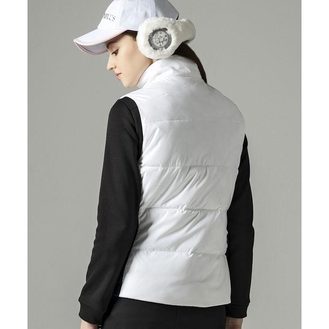 LUXEAKMPLUSホワイト 中綿ベスト、パンツセットアップ LUXE AKM PLUS リュクスエイケイエムプラス ゴルフ サイドロゴフィット