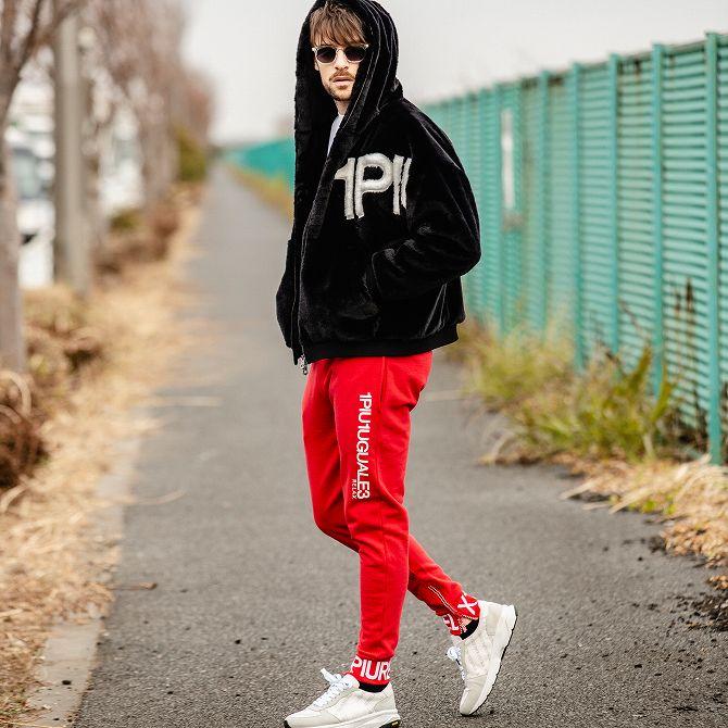 【値下げ中】1PIU1UGUALE3 ブラック ミトン 値下げ中】1PIU1UGUALE3 ブラック ミトン