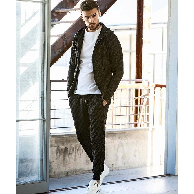 1PIU1UGUALE3 RELAX ウノピゥウノウグァーレトレ リラックス 総柄ロゴ