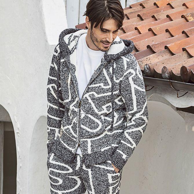 1PIU1UGUALE3 RELAX ウノピゥウノウグァーレトレ ビッグロゴ 総柄