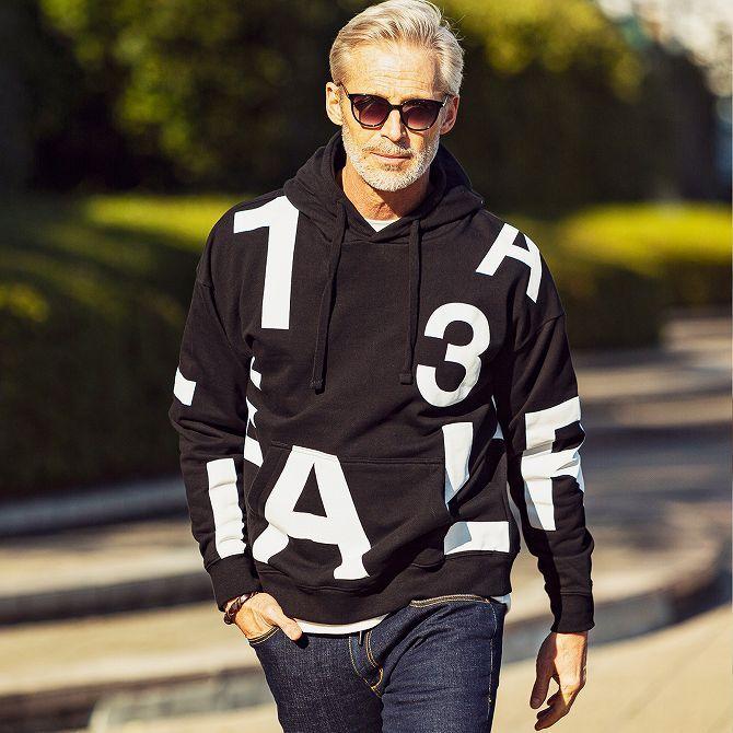 ウノピゥウノウグァーレトレ リラックス/1PIU1UGUALE3 RELAX(ウノピゥウノウグァーレトレ)ランダムロゴプルオーバーパーカー 1PIU1UGUALE3 RELAX ウノピゥウノウグァーレトレ ランダムロゴプル