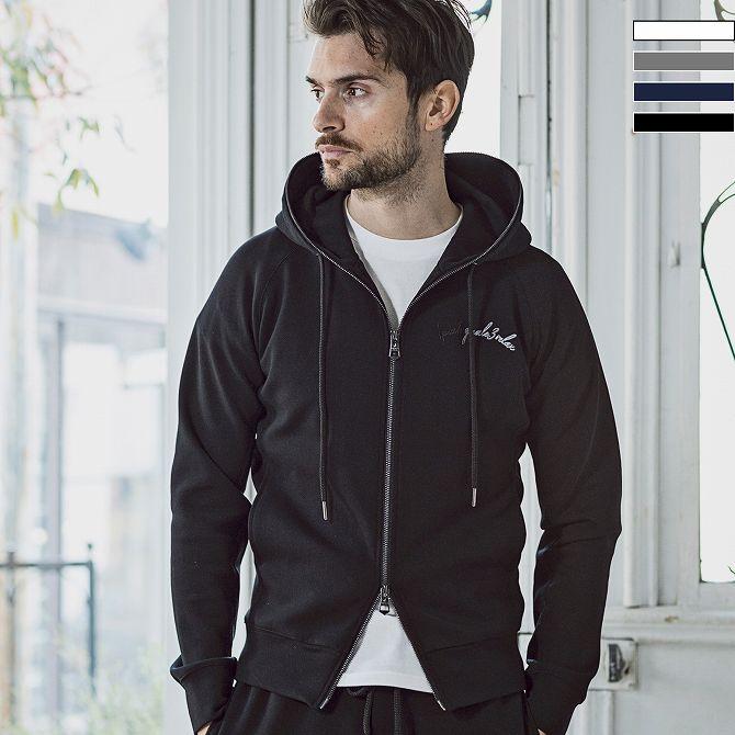 1PIU1UGUALE3 RELAX ウノピゥウノウグァーレトレ グラデーションロゴ  