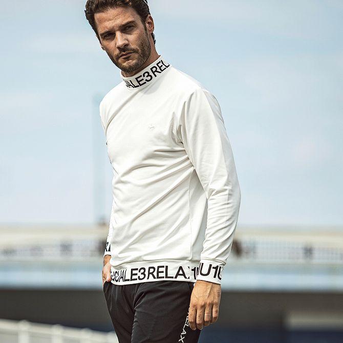 1PIU1UGUALE3 RELAX ウノピゥウノウグァーレトレ ハイネック ロゴ 長袖