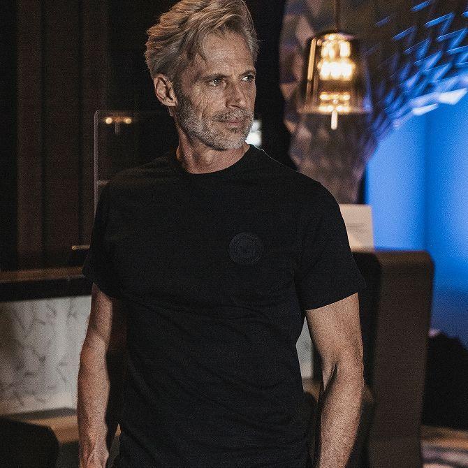 1PIU1UGUALE3 RELAX ウノピゥウノウグァーレトレ ラバーワッペン 半袖