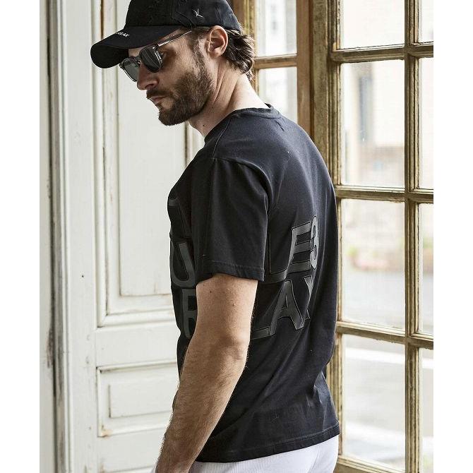 人気■1PIU1UGUALE3 RELAX■フェイクレザーロゴ 半袖 Tシャツ 1PIU1UGUALE3 RELAX ウノピゥウノウグァーレトレ リラックス