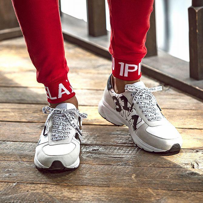 1PIU1UGUALE3 RELAX ウノピゥウノウグァーレトレ ランダムロゴ