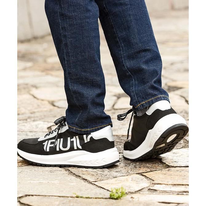 1PIU1UGUALE3 RELAX ウノピゥウノウグァーレトレ リラックス