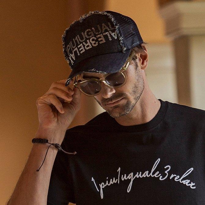 1PIU1UGUALE3 RELAX ウノピゥウノウグァーレトレ ダブルロゴ ライン