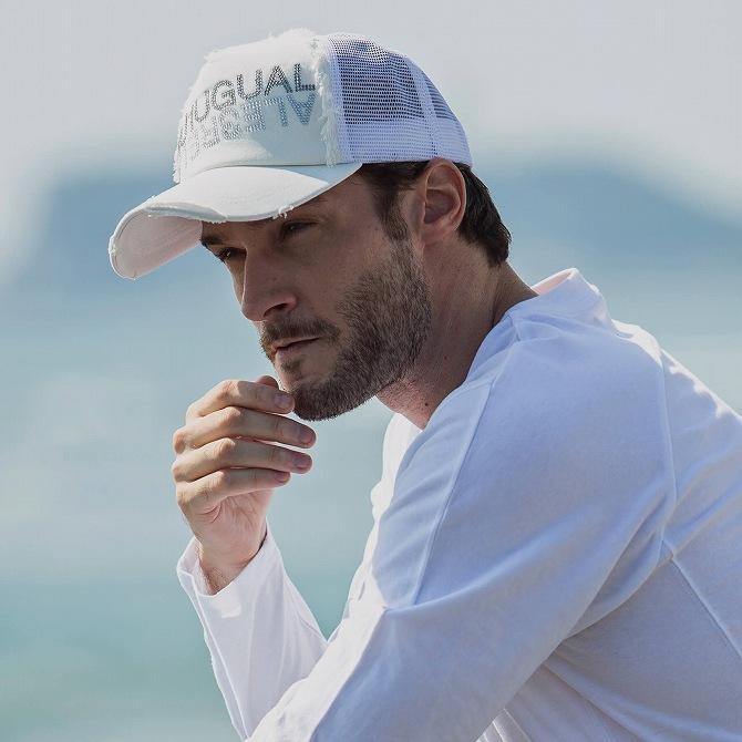 1PIU1UGUALE3 RELAX ウノピゥウノウグァーレトレ ダブルロゴ ライン