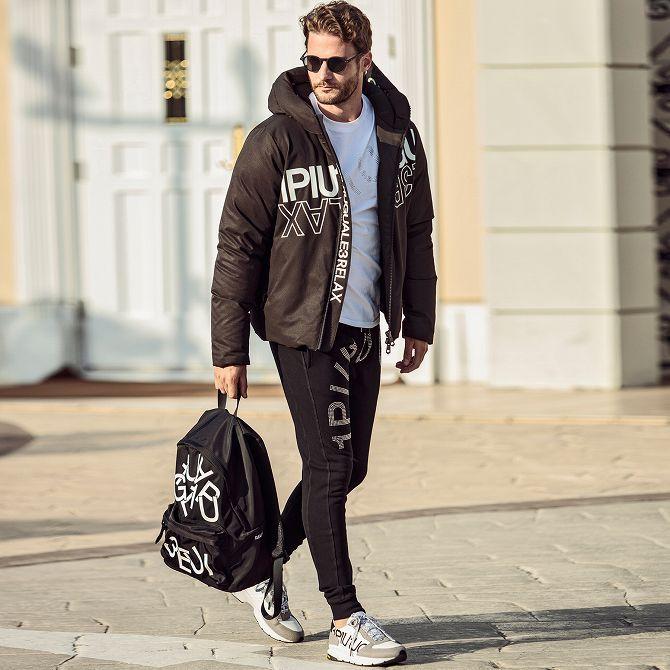 1PIU1UGUALE3 RELAX ウノピゥウノウグァーレトレ ランダムロゴ