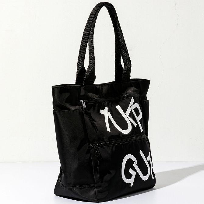 1PIU1UGUALE3 RELAX ウノピゥウノウグァーレトレ ランダムロゴ トート