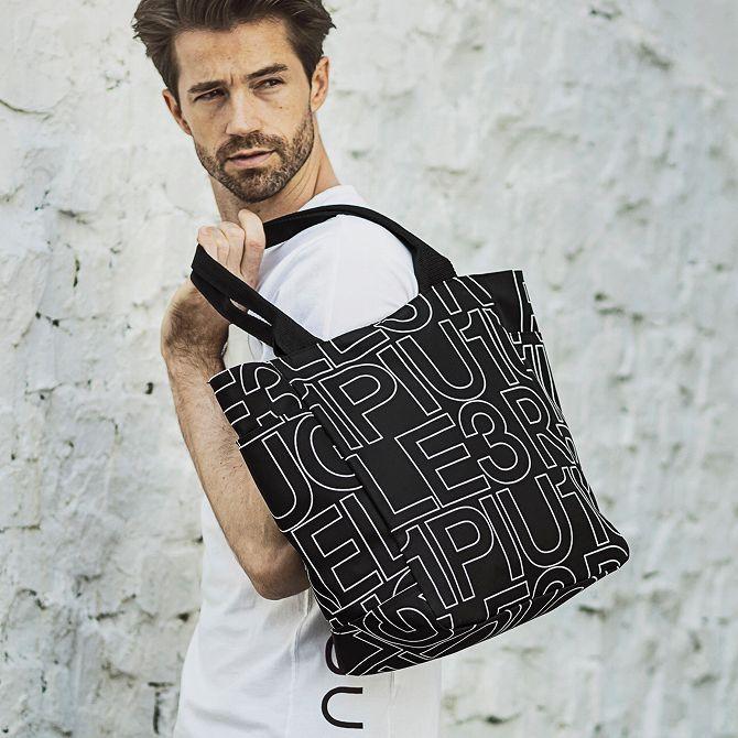 1PIU1UGUALE3 RELAX ウノピゥウノウグァーレトレ 総柄ロゴトート