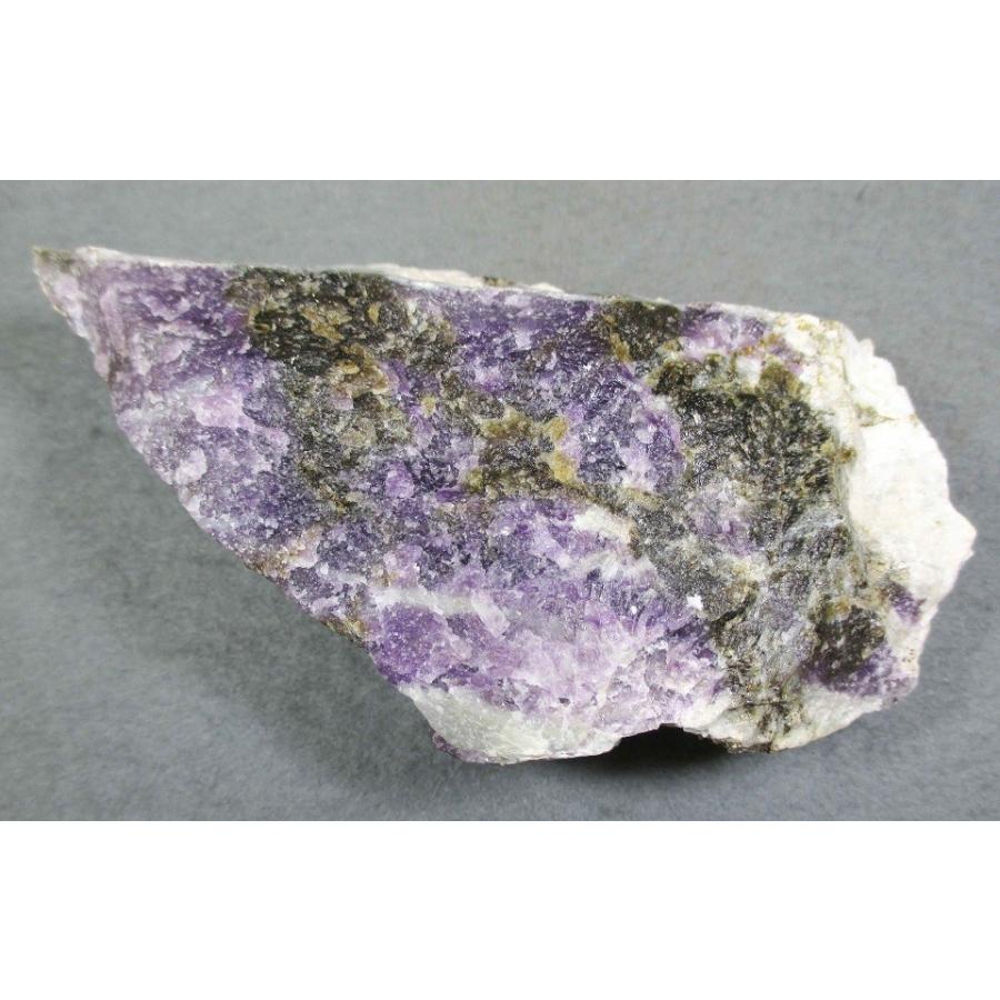 綺麗な石 パラサイト隕石 パラサイト セリコ隕石 560g 85x59x45mm 石鉄