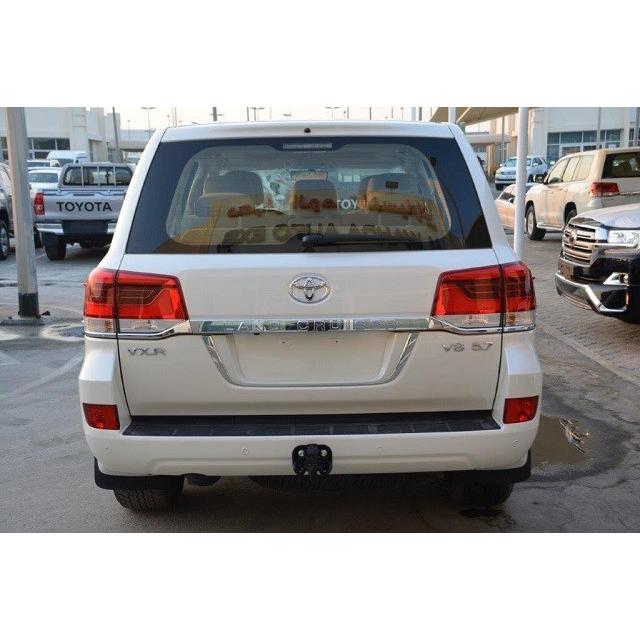 0ランクル ランドクルーザー0 海外仕様トヨタ純正パーツ リアエンブレム V8 5 7 Uzj019 Spiestore 通販 Yahoo ショッピング