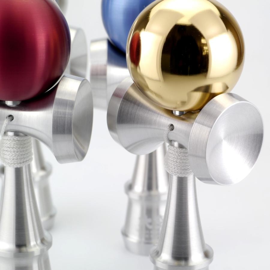 通常サイズのけん玉「大空」を精密に66%サイズにミニチュア化 金属削り