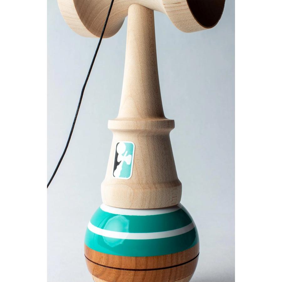 クラシックなストライプ柄とモダンな雰囲気が融合したけん玉