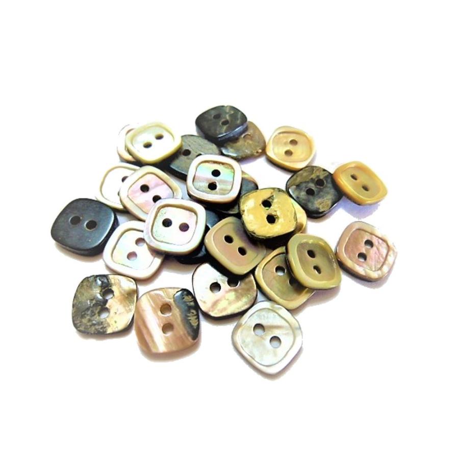 手芸 素材 縫製材料 茶蝶貝 四角 茶色系 11 5mm 対角線の長さ 2つ穴 縁あり 貝ボタン 3個入り Ma007 A ケイ スピリッツ 通販 Yahoo ショッピング