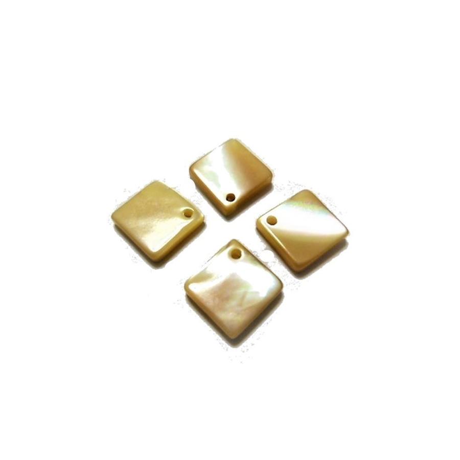 手芸 素材 縫製材料 高瀬貝 薄いベ ジュ色 約15mm 対角線の長さ 四角 表 1穴 飾り貝ボタン 16個入り Tk053 A1 ケイ スピリッツ 通販 Yahoo ショッピング