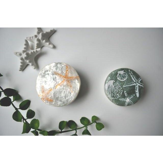 カピスシェル小物入れ 大小2個セット ふた付き スターフィッシュ＆シェル柄 おしゃれ インテリア ギフト 西海岸 コースタルリビング |  | 01