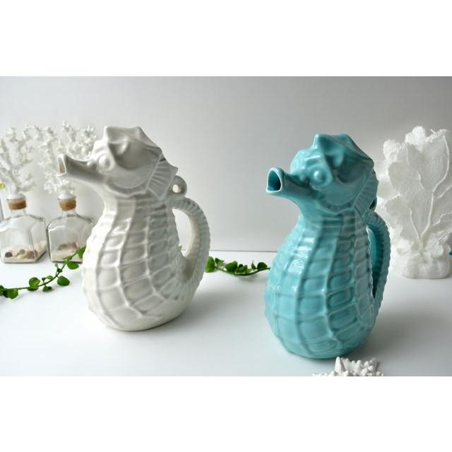 タツノオトシゴピッチャー ホワイト・ブルー ピッチャー おしゃれ 水差し ジャー カフェ キッチン 花瓶 フラワーベース 陶器 オブジェ |  | 01