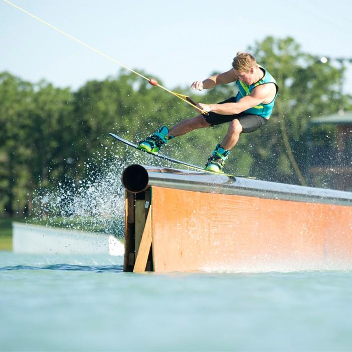 ウェイクボード HYPERLITE 131cm ケース付き | www.couros.com.pe