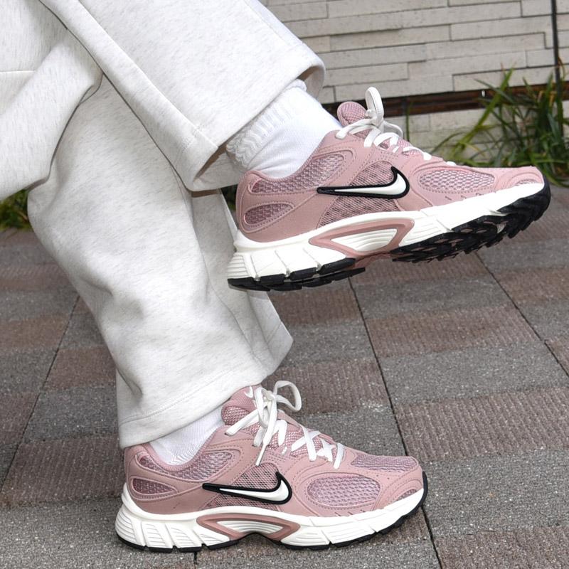 NIKE（ナイキ） レディース スニーカー カジュアル シューズ