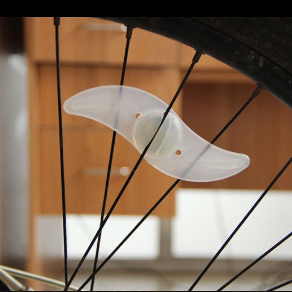 自転車 ホイール サイクル スポーク LED ライト ワイヤ 風車型 柳形状 アクセサリー アウトドア 夜間 安全 送料無料 | ブランド登録なし | 05