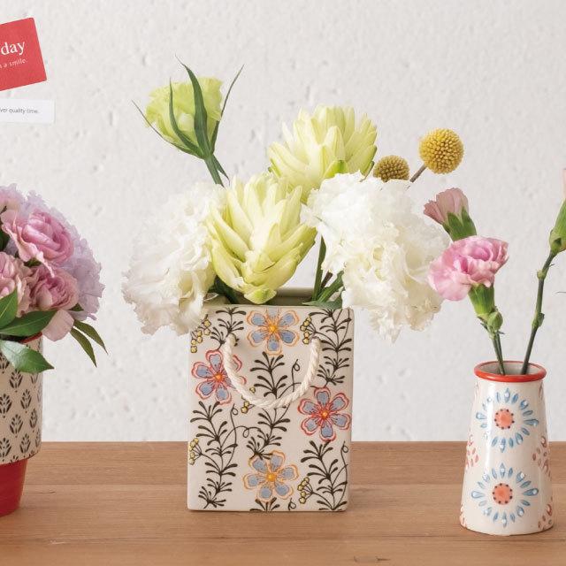 クリスマス 2025 フラワーベース 花瓶 スクエア バッグ型 プリント柄 おしゃれ 一輪挿し 陶器 北欧 プレゼント ギフト 誕生日 記念日 退職 母の日 爆買 |  | 02
