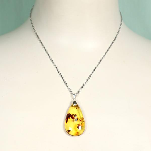 アンバーのネックレス 楽天市場】琥珀 ブルー アンバー ネックレス ペンダント