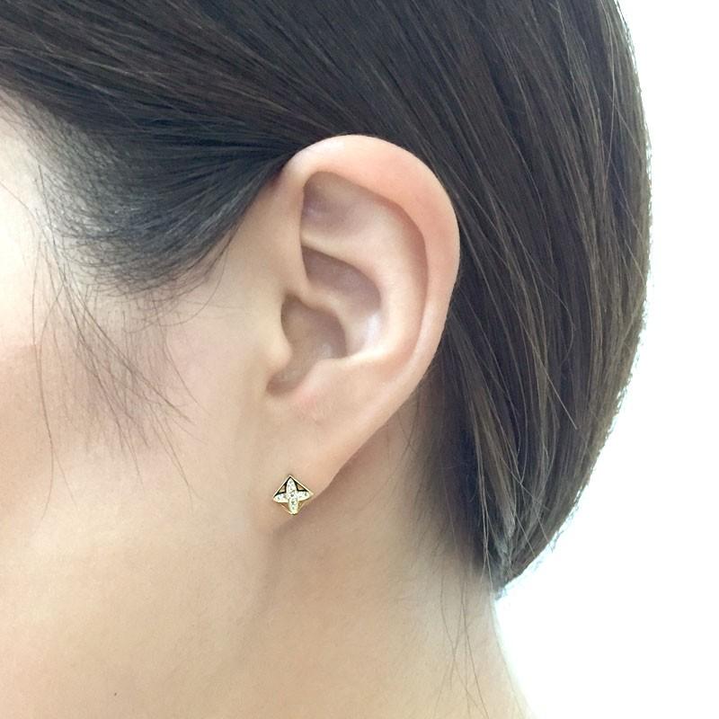 ゴールドロゴクリップ式ピアス UNOAERRE K18イエローゴールドクリップデザインピアス 26724 | UNOAERRE