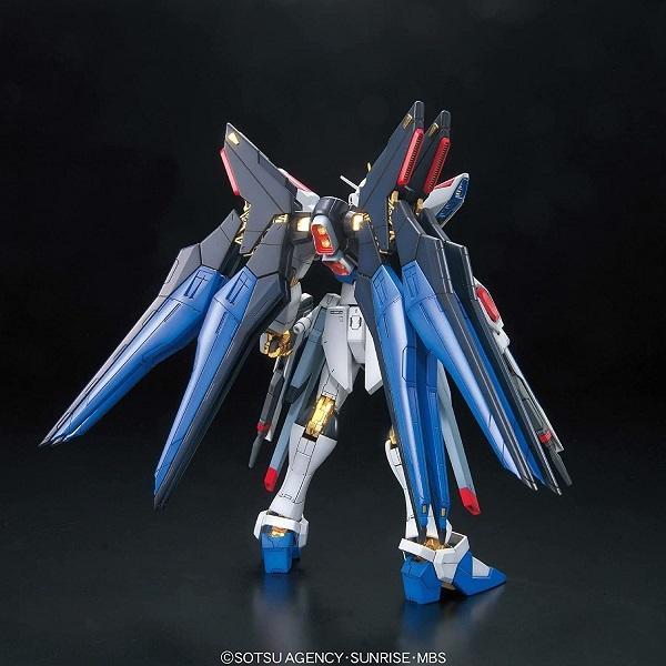 【新品】1週間以内発送　MG 機動戦士ガンダムSEED DESTINY ストライクフリーダムガンダム フルバーストモード 1/100スケール 色分け済みプラモデル｜spw-2nd｜02