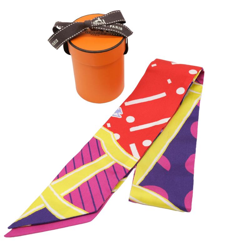 【お値引き】【未使用品】HERMES エルメス スカーフ ツイリー シルクゲーム JEU DE SOIE UNIFORME シルク100％ マルチカラー パープル レッド | 