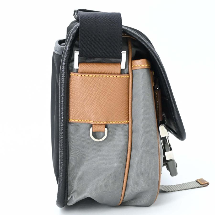 【未使用品】PRADA プラダ テスート Re-Nylon トライアングル ショルダー 肩掛け ブラック 黒 グレー ブラウン 茶 2VD769 ICチップ有 |  | 03