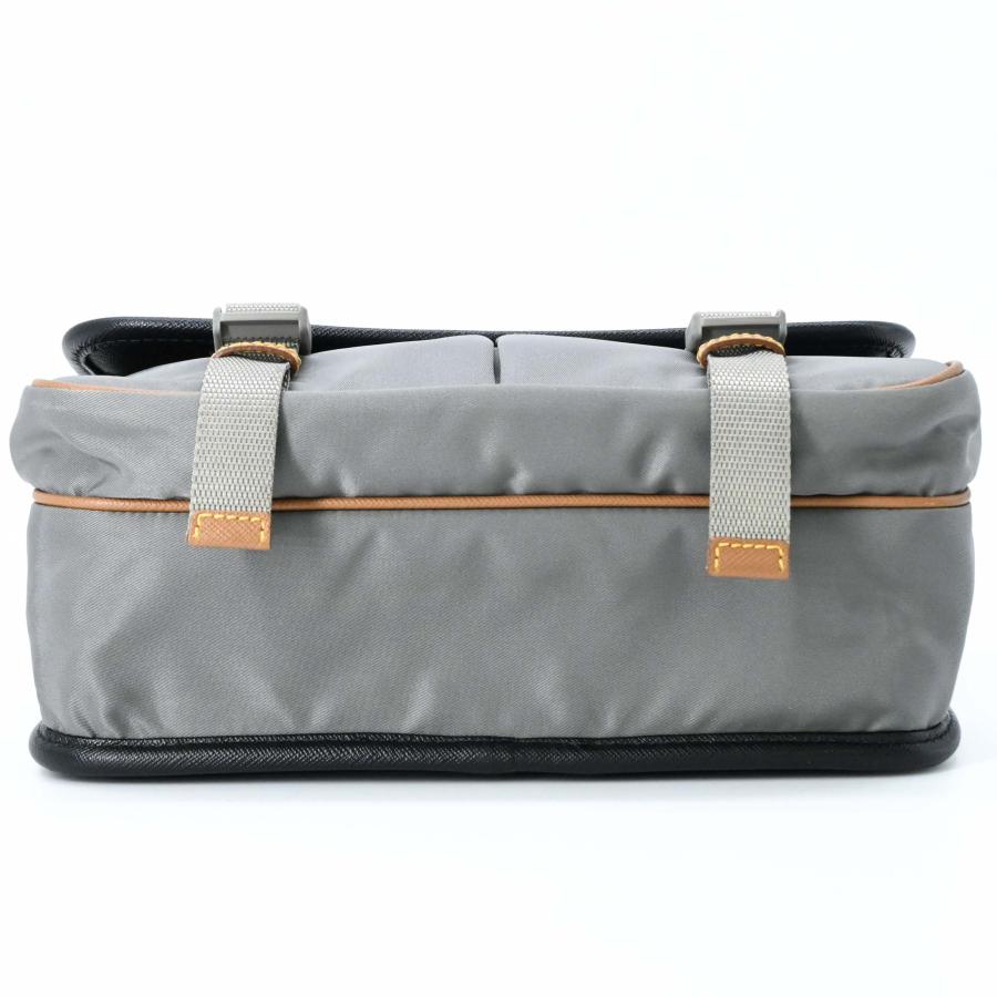 【未使用品】PRADA プラダ テスート Re-Nylon トライアングル ショルダー 肩掛け ブラック 黒 グレー ブラウン 茶 2VD769 ICチップ有 |  | 05