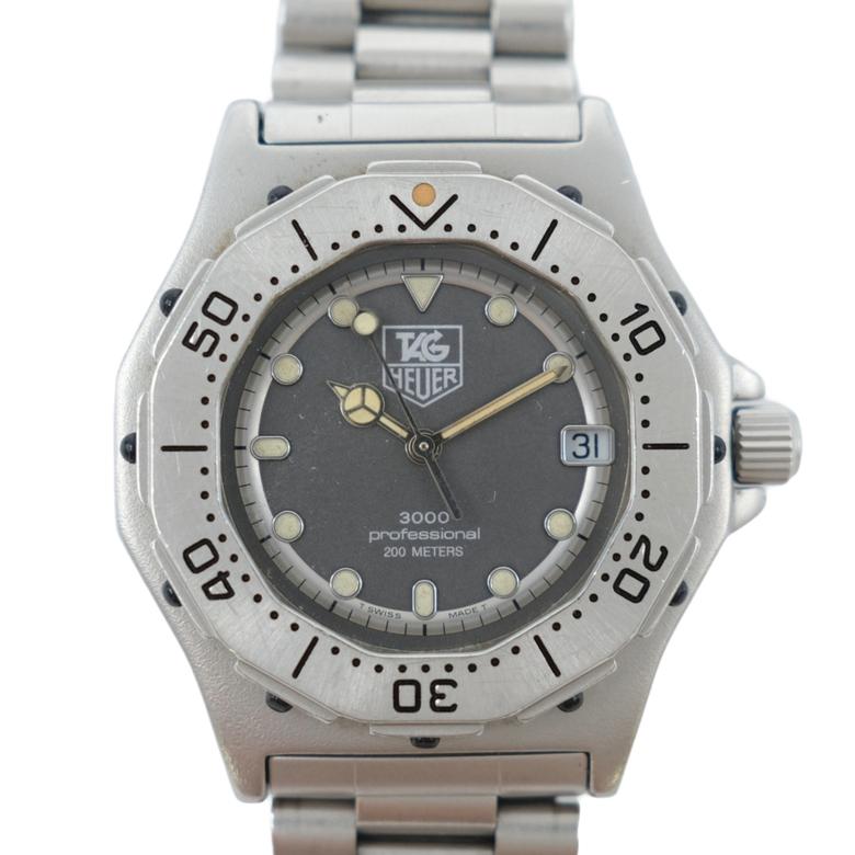 TAG HEUER タグホイヤー 3000シリーズ プロフェッショナル 腕時計 ウォッチ シルバー Q2 クォーツ 932.213 |  | 01