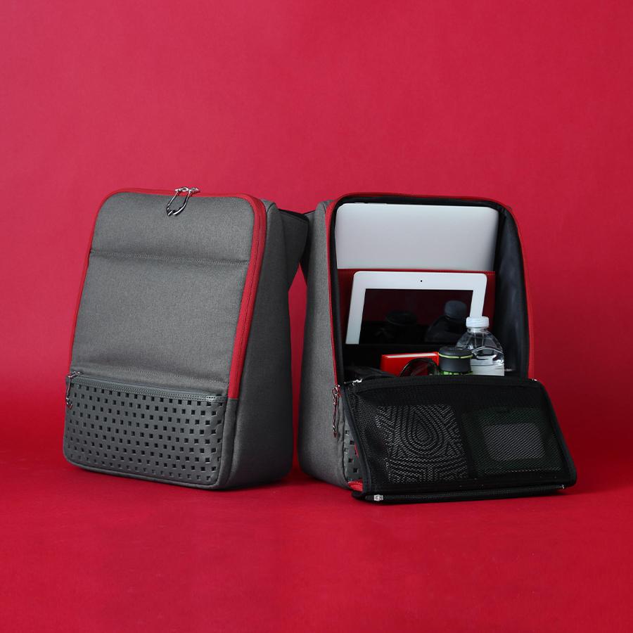 ひらくPCバッグmini 「ウルトラセブンモデル」