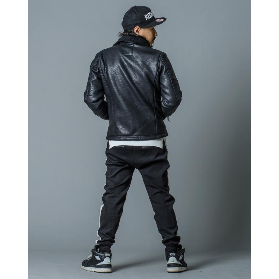 Gloverall ムートンピーコート 銀ボタン 肉厚 ボア 英国製 ブラック Gloverall ムートンピーコート 銀ボタン 肉厚 ボア 英国製