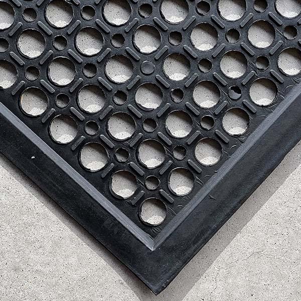 滑り止めマット 屋外 雪 有孔ラバーマット 90×150cm すべりどめマット