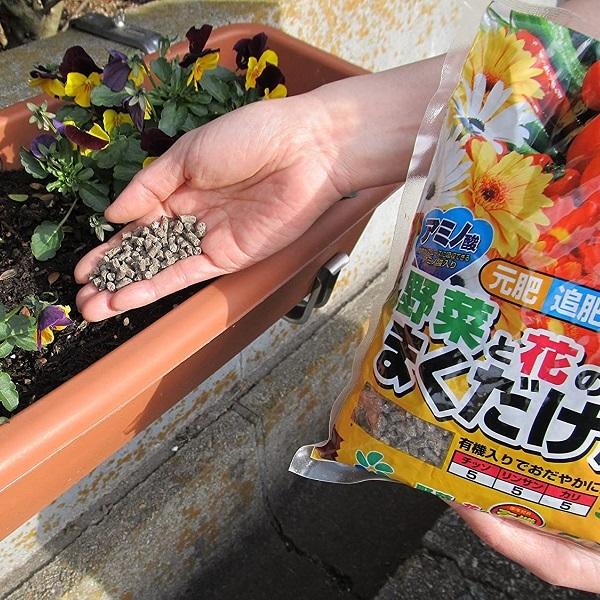 有機肥料 国産 肥料 花と野菜のまくだけ有機肥料 500g 家庭菜園 花壇