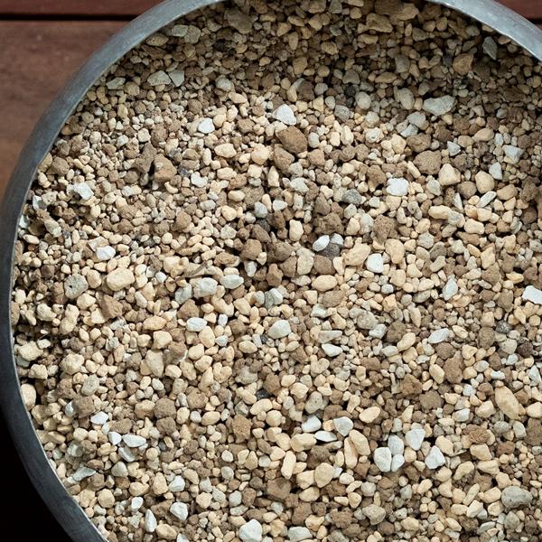 植物用土 15L 土 国産 天然材料100% 有機栽培 腐葉土なし バイオ