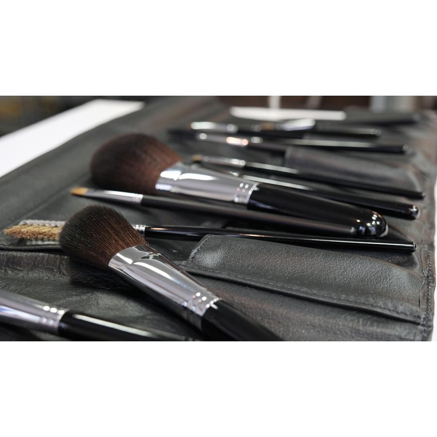 プロ専用メイクブラシ13本セット 革ケース付き : スタジオ